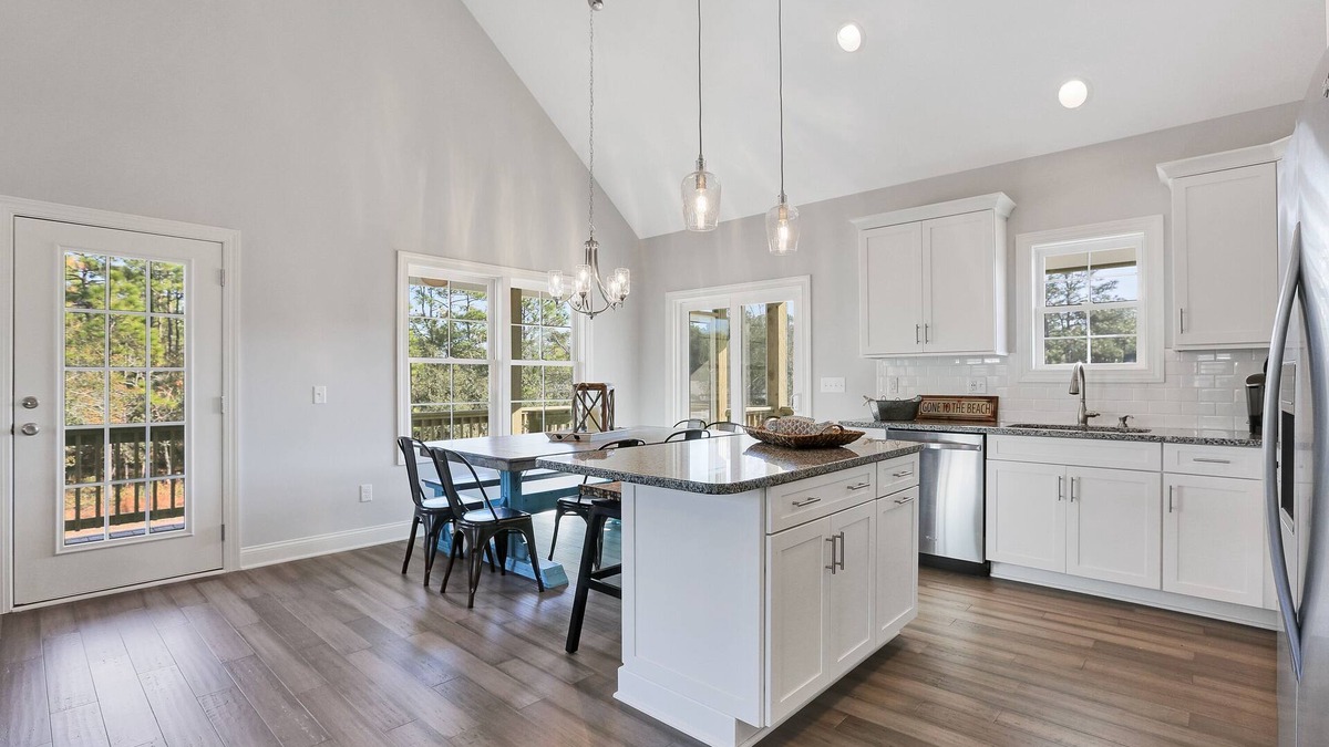 Tranquil Harbour House | You are invited! Come enjoy! Beautiful home within walking distance to beach!