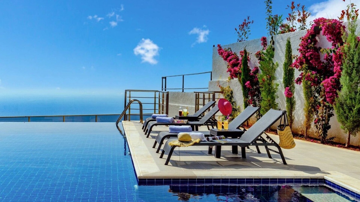 Uzunyurt Villa | You can enjoy both the sea and nature in our luxury villa with unique sea view.