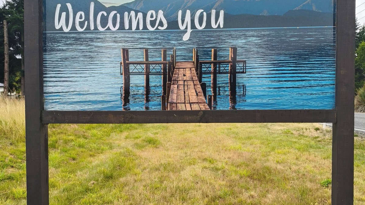 Te Anau House | You deserve the comfort, warmth & style of this clean family house.