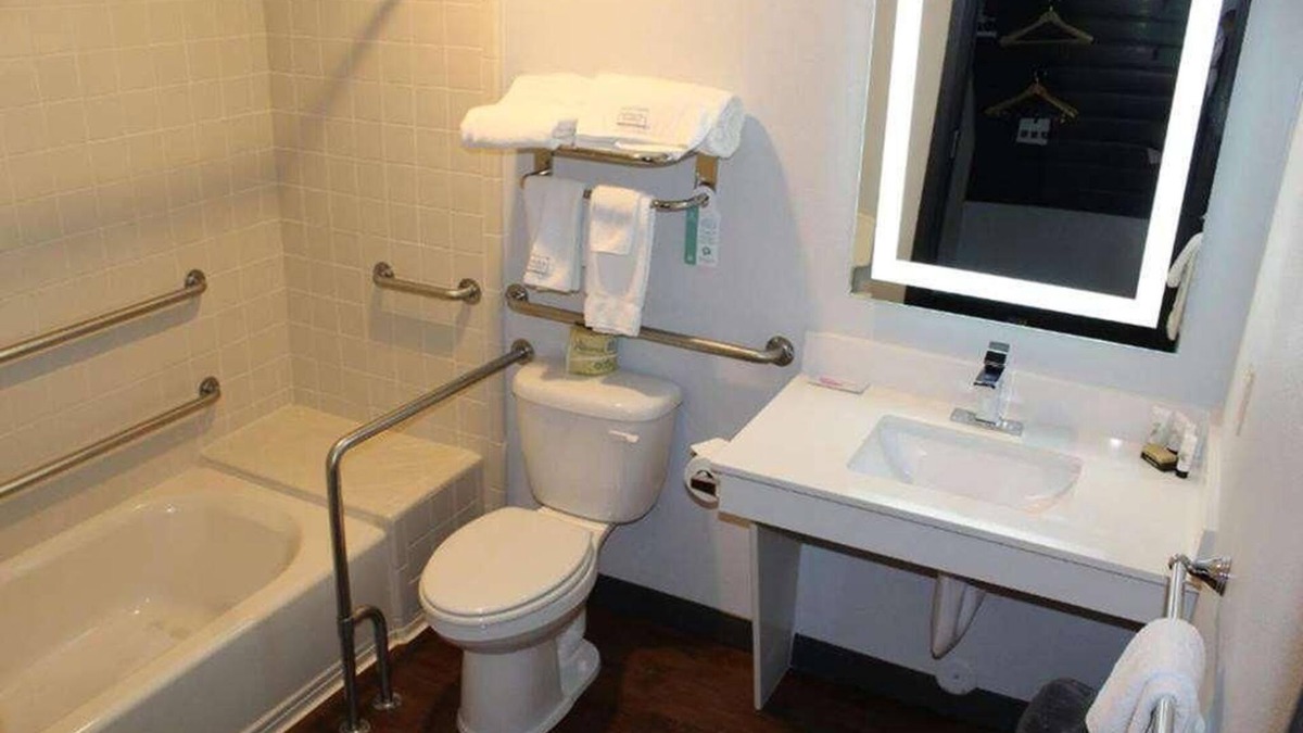 Ontario Hotel | You Found it! Pool, Pet-friendly Property, Free Parking, Free Breakfast
