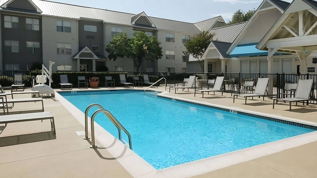 Fossil Creek Hotel | You Found it! Three Relaxing 2BR Suites, Swimming Pool, Free Parking & Breakfast
