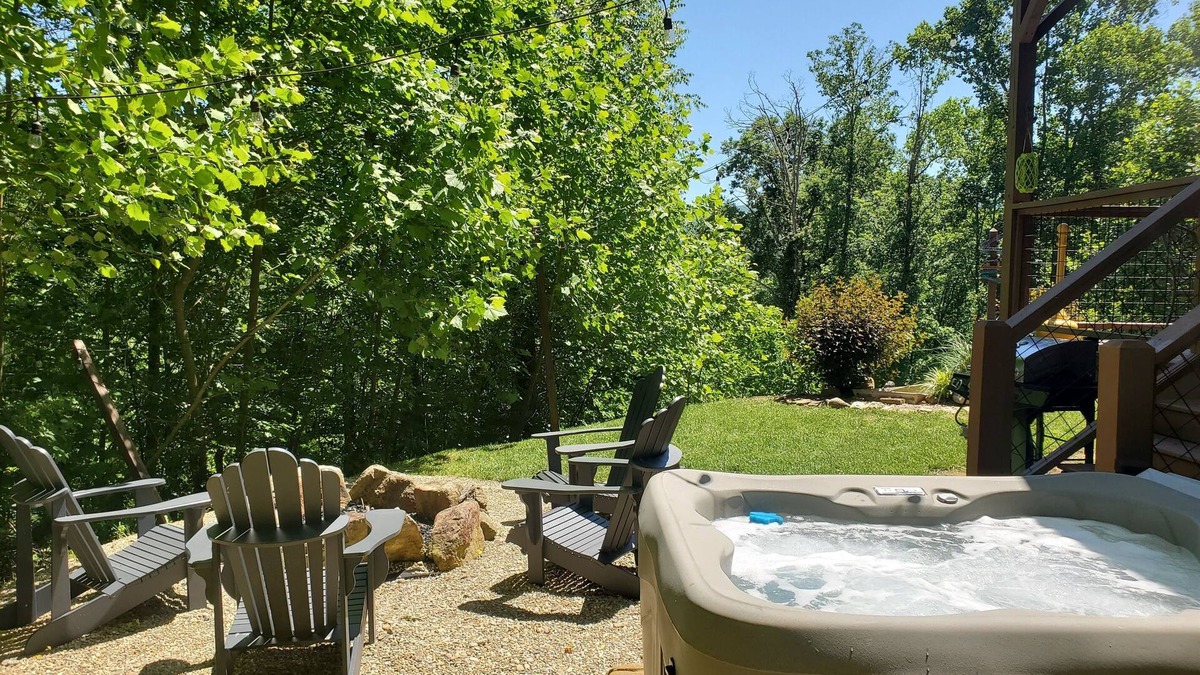Whittier Cabin | You found the perfect cabin, 8.1 miles to Casino, Hot tub and Views, dogs ok