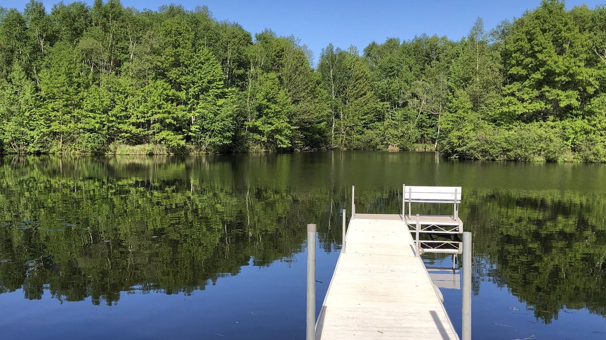 Holcombe House | You will love this Lake Holcombe lake home property suitable for large families