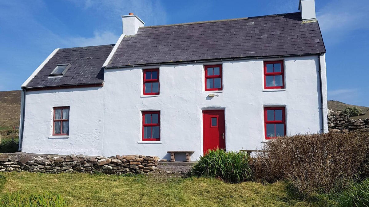 Bothar Bui Cottage | Young's Cottage or "Tigh na Meala" on the Wild Atlantic Way Dingle Peninsula