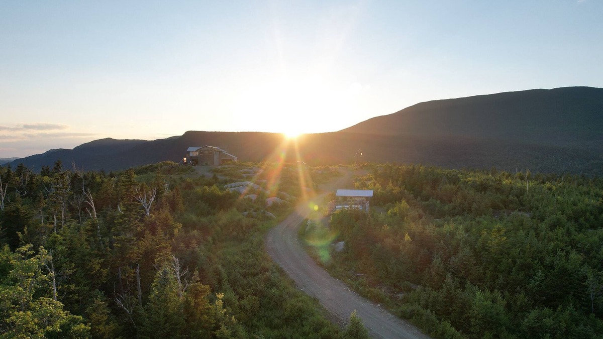 Phillips House | Your Adventure! 360° Mountaintop Views/Off-Grid Retreat on 300 Acres