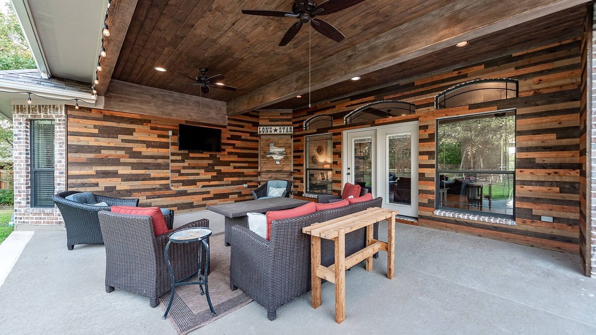 Wellborn House | Your Aggieland getaway