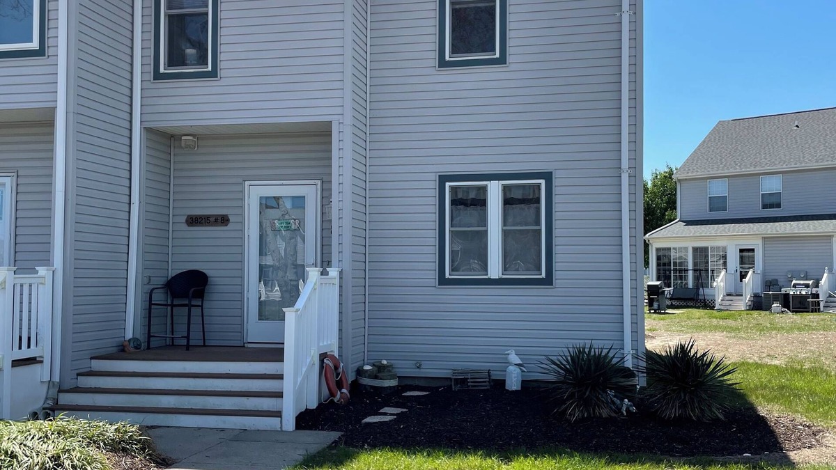 Bethany Breeze House | Your Beachy Getaway! 3-bedroom 2.5 bath with pool and Tennis court Sleeps 8