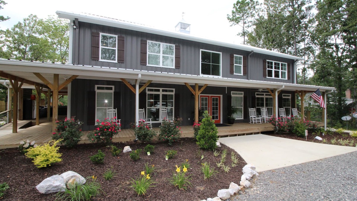 Cedar Bluff House | “Your Big Lake House” - Large Lakefront Home w Private Pool & Hot Tub-Sleeps 40!