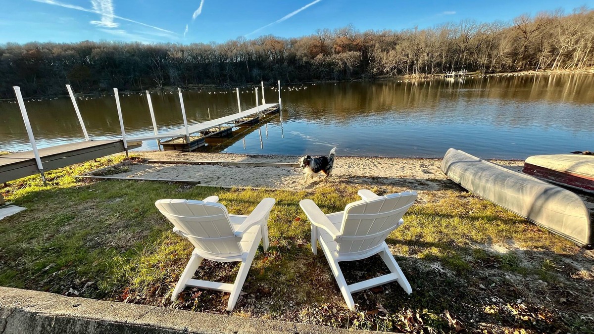 Edgerton House | YOUR DREAM GETAWAY 220’ WATERFRONT BEACH HOUSE ROCK RIVER WI FP POOL PIER KAYAKS