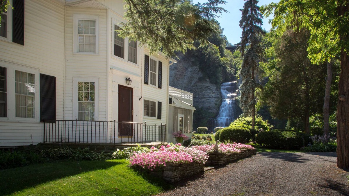 Valois House | Your exclusive retreat from reality. Your own private sanctuary.