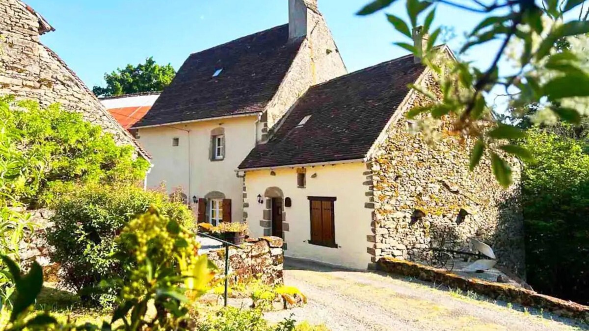 Dompierre-les-Eglises House | Your family paradise with pool and large garden. Pets welcome.