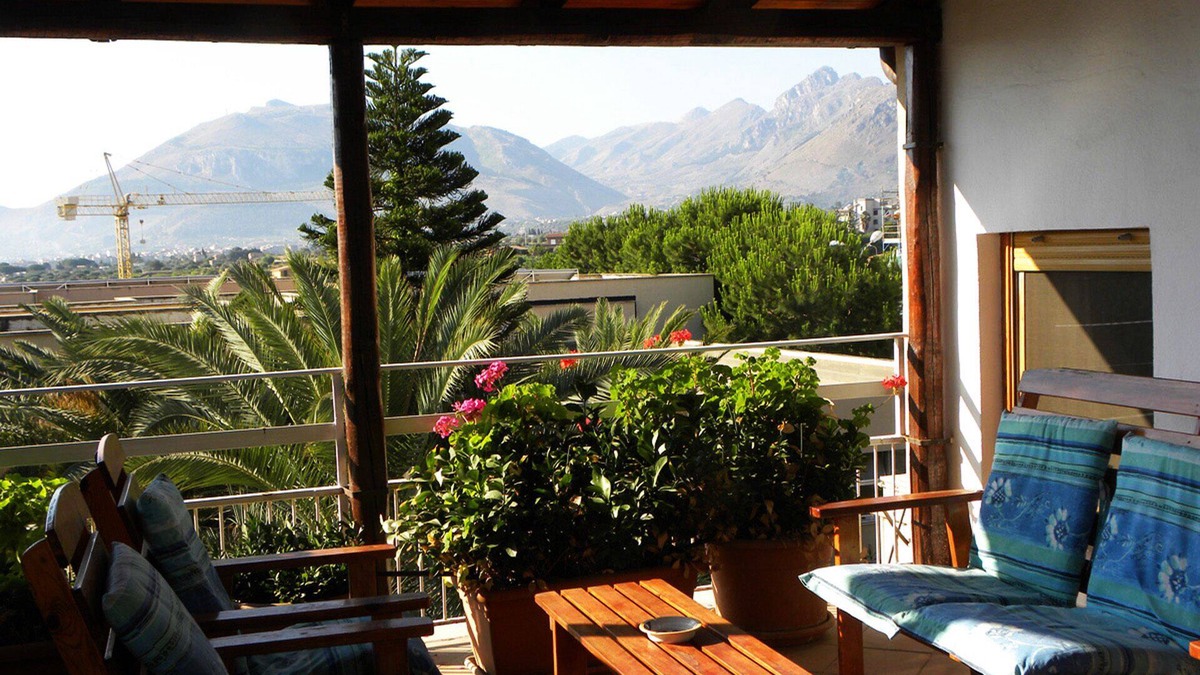 Casteldaccia House | Your Fantastic Holiday in a Quaint Village Near the Beach with Mountain View