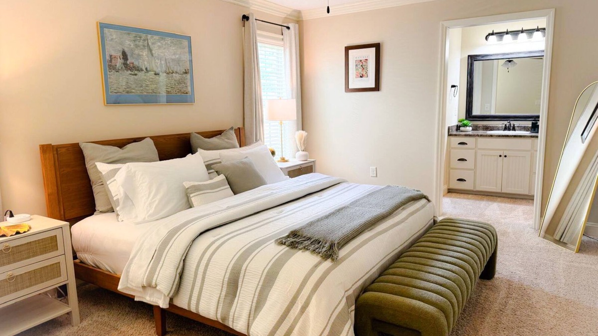 Valdosta House | Your Getaway Spot, Cozy , Charming perfect to Relax and Unwind