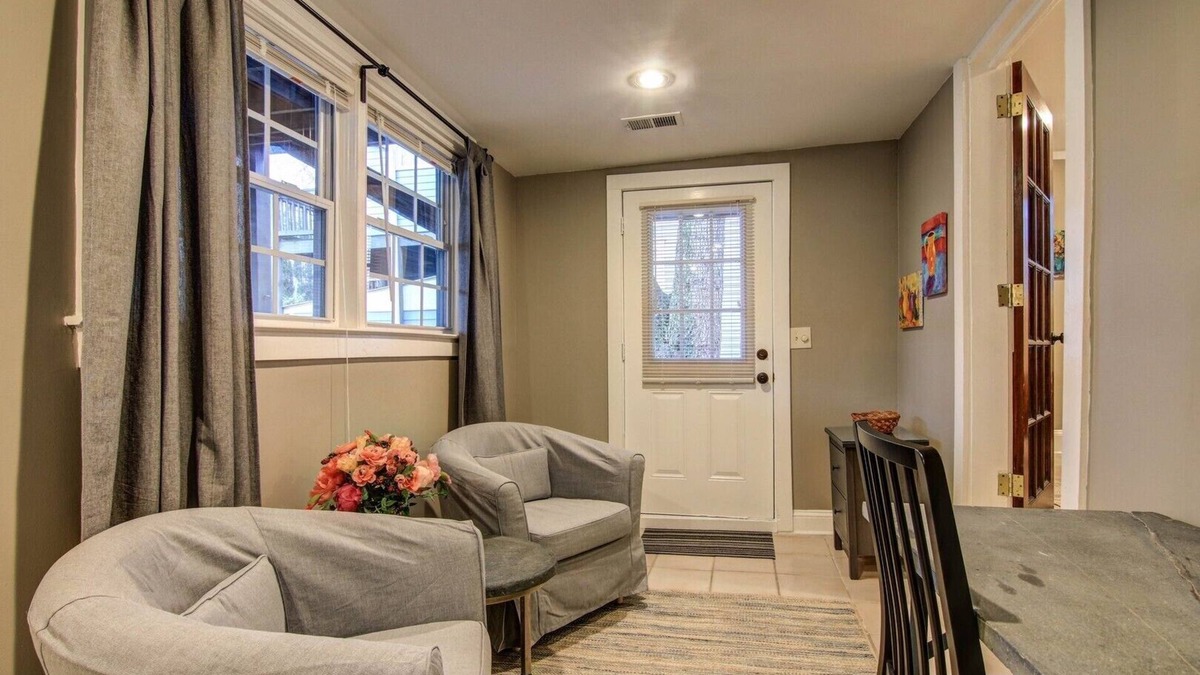 Midtown Apartment | YOUR HEART OF MIDTOWN FLAT!