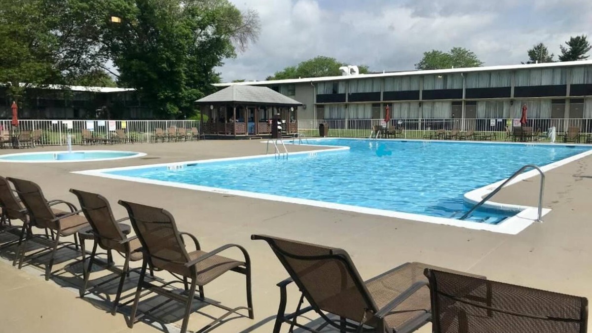 Bethlehem House | Your Home Away From Home! Onsite Pool, Pets Allowed, Free Parking