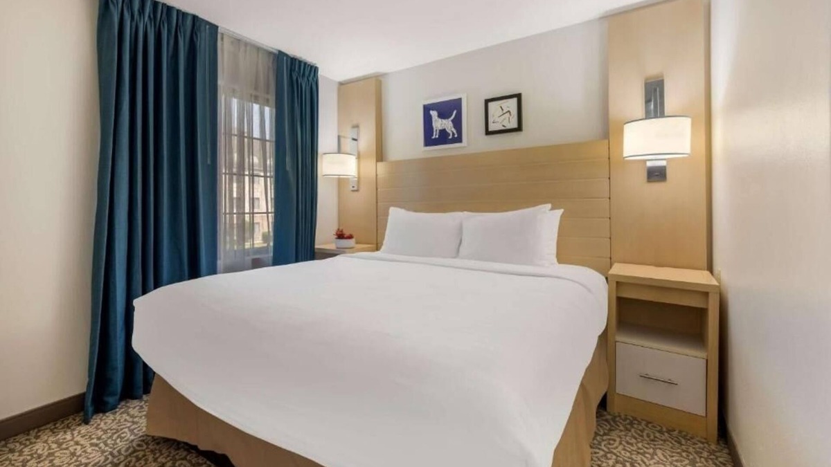 Arrowood Hotel | Your Home Away from Home – 3 Relaxing Suites w/Fully Equipped Kitchen and Pool