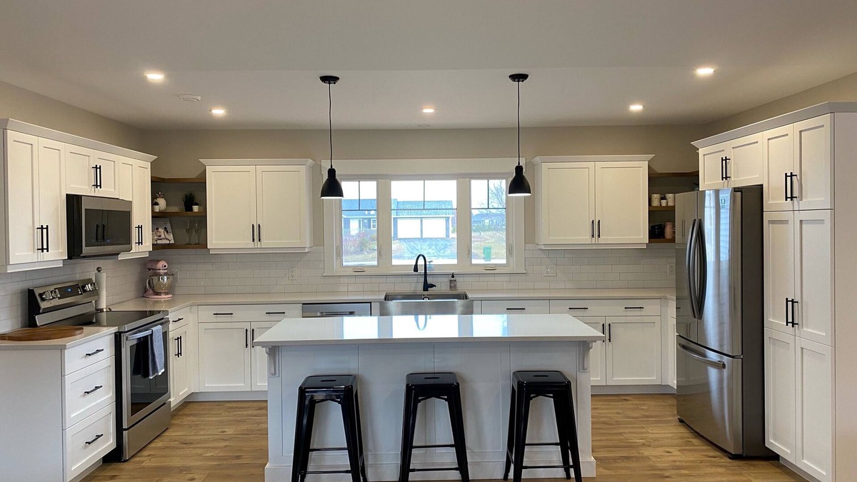 Mermaid House | Your Home Away From Home- 4 bed, 3 bath, centrally located.