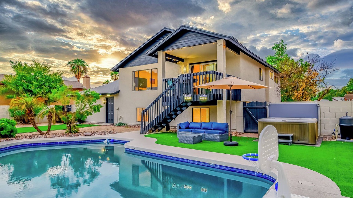 East Mesa House | Your Home Away from Home: Pool, Games, Hot Tub, Western, BBQ, Lux Home, Family