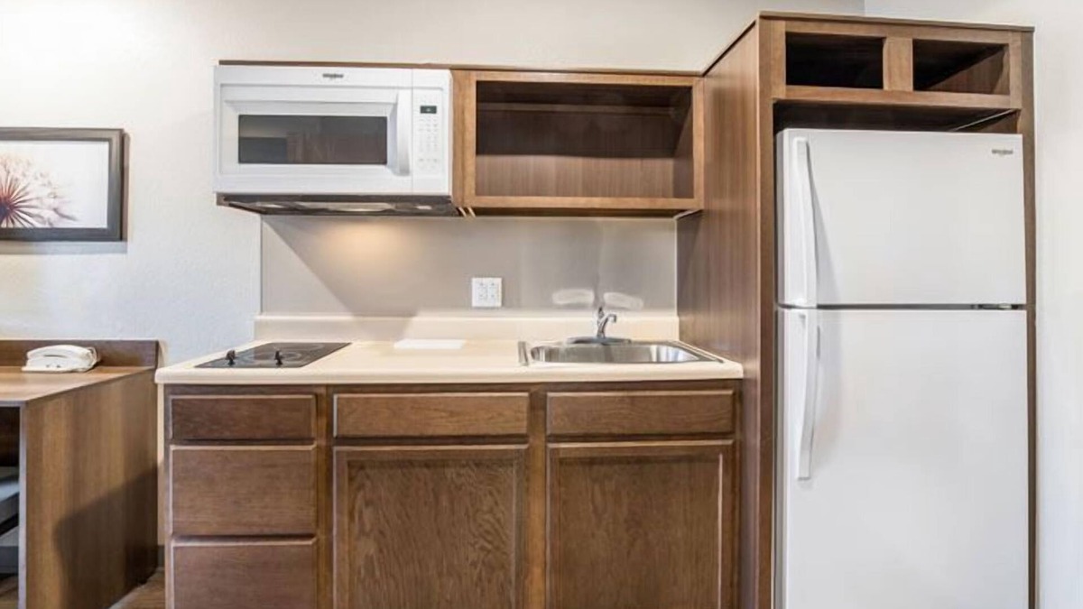 Bellflower Hotel | Your Home Away from Home! Full Kitchen, Pet-friendly, Free Parking!