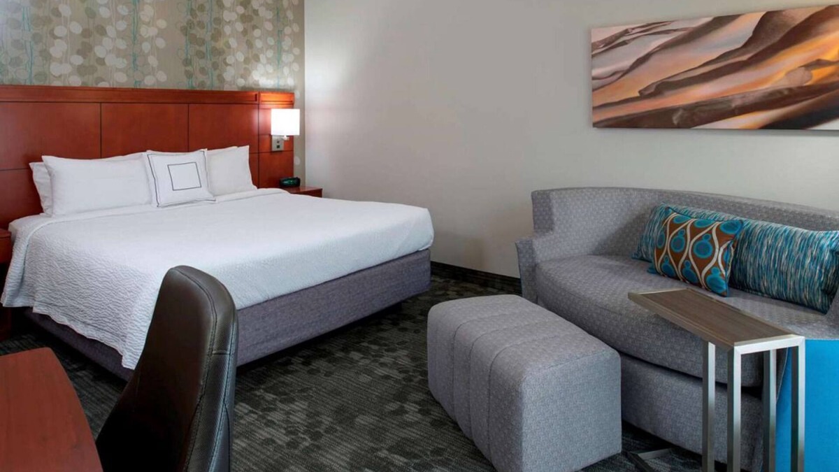 Waldron Hotel | Your Home Away From Home! Pet-Friendly Unit! W/Airport Shuttle Service!