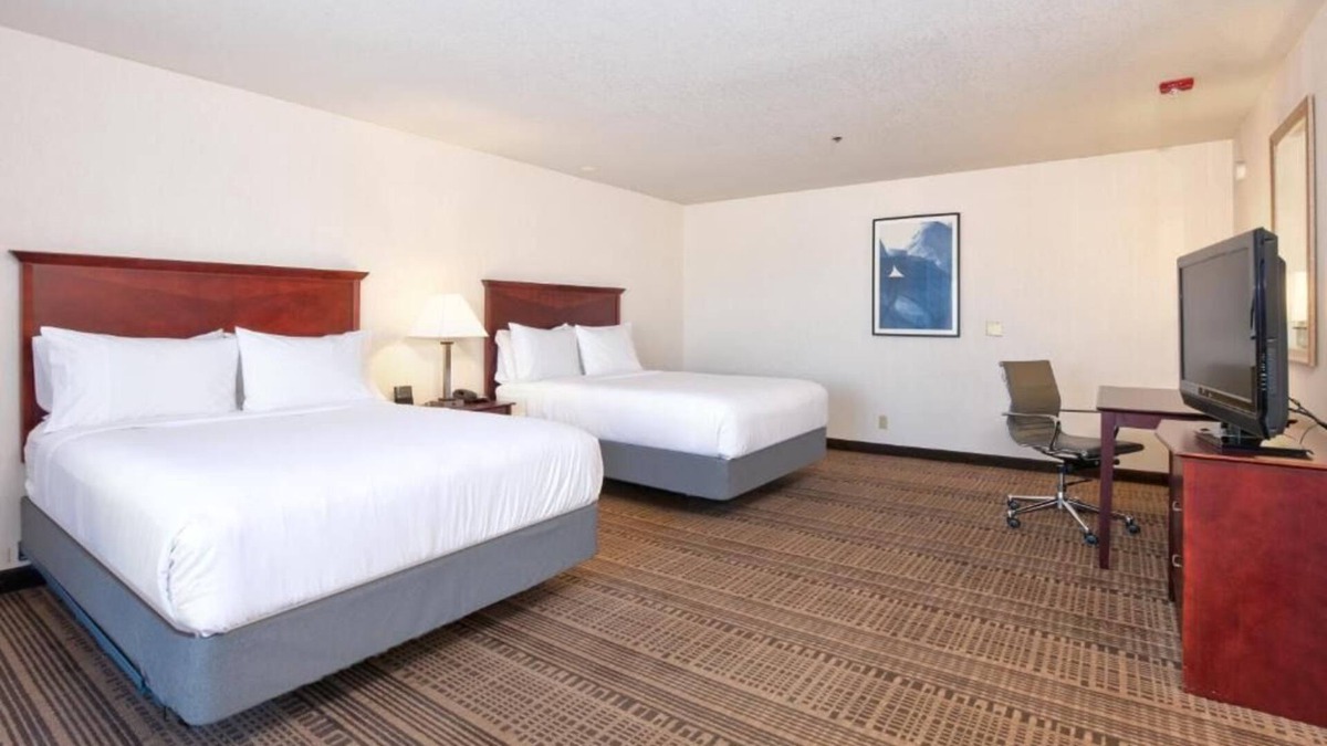 Santa Maria House | Your Home Away From Home! Spacious Unit Awaits! Near Santa Maria Civic Theatre!