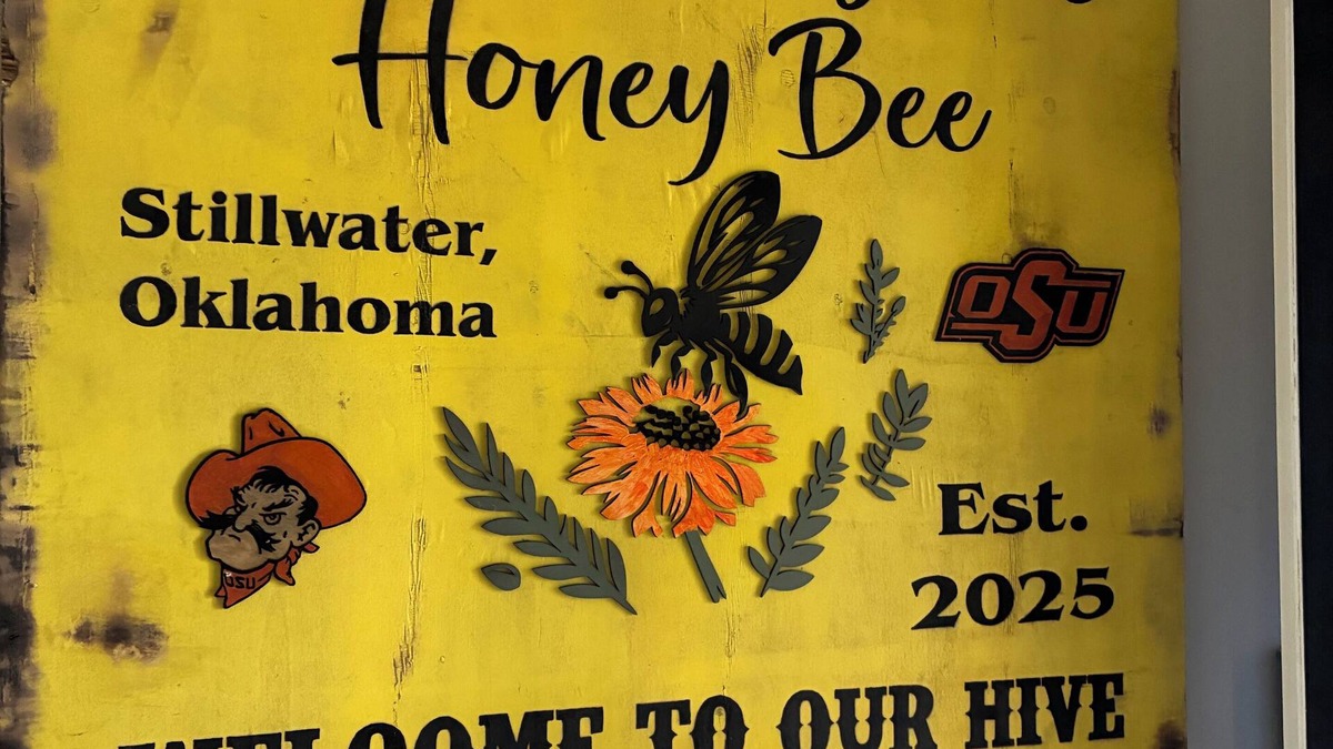 Stillwater House | “Your Honey Bee”100%,Newer4-bedroom housewith everything incharming Stillwater,“