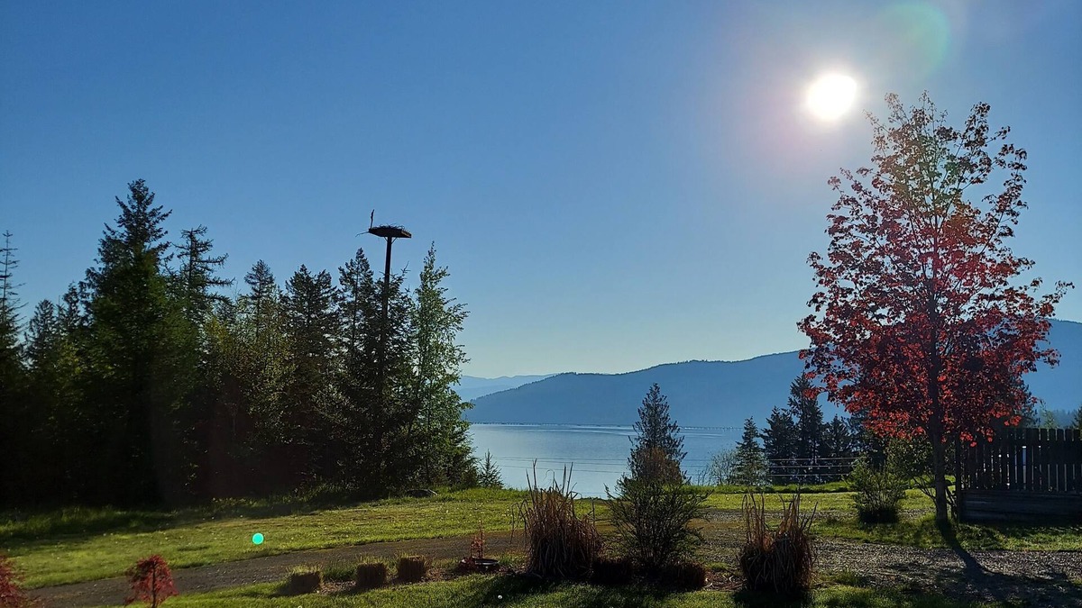 Sandpoint Cottage | Your Lake & Mountain vacation awaits.