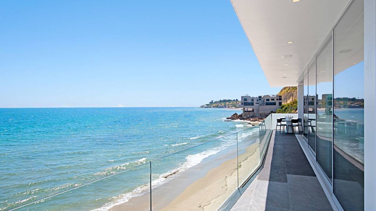 Los Angeles County House | YOUR MALIBU BEACHFRONT DREAMS AWAIT