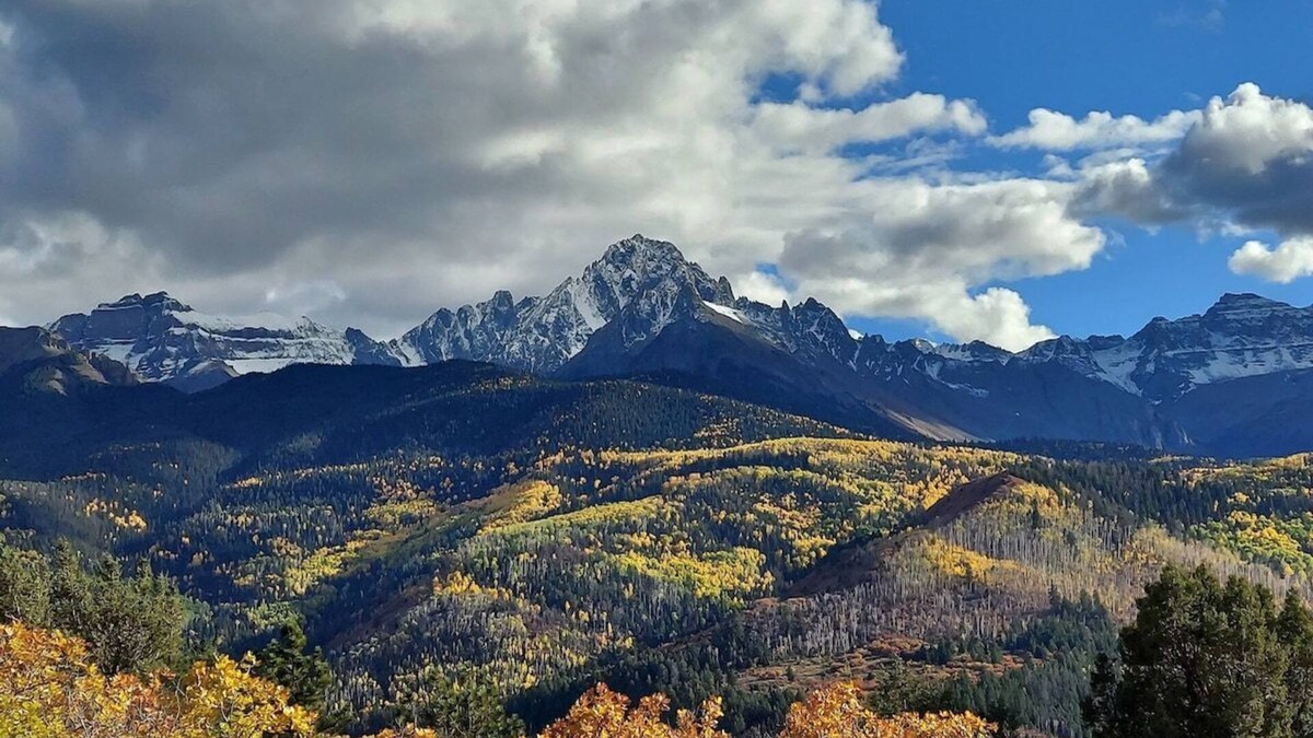 Elk Meadows House | YOUR MOUNTAIN VACATION.Awaits You! Gorgeous Views of Mountains. Permit 37