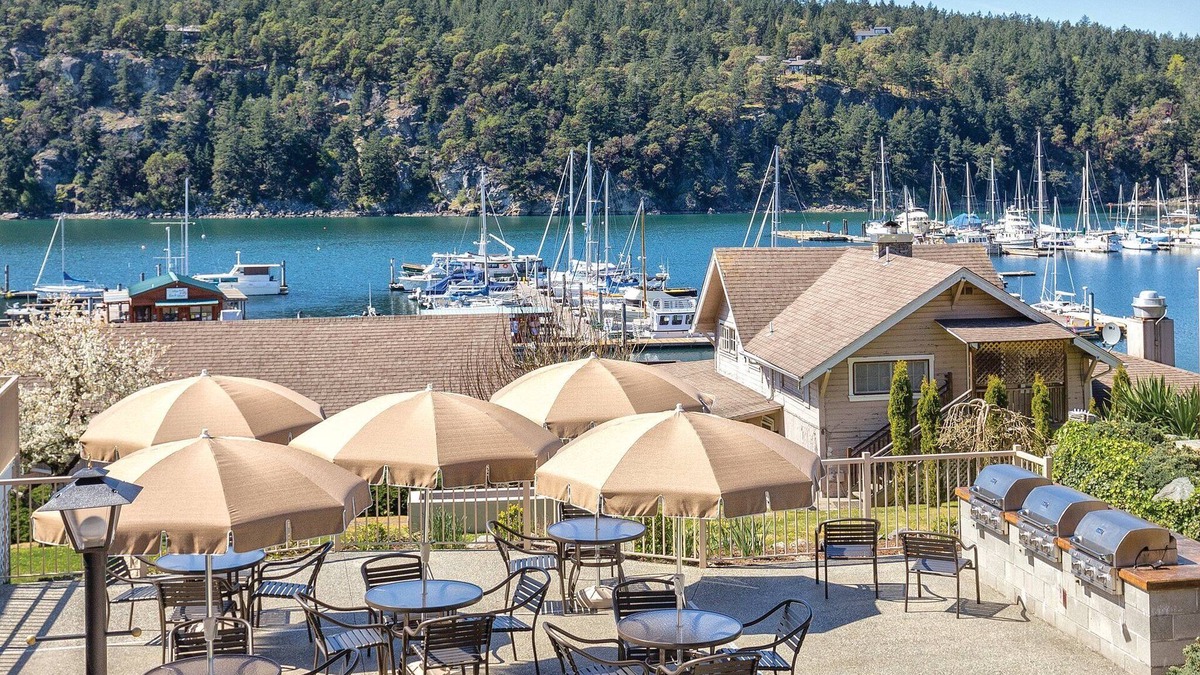 Deer Harbor Resort | Your own personal outdoor hot tub!