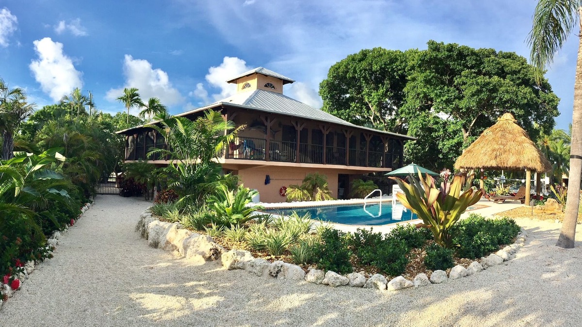 Marathon House | "Your own private resort" - Mockingbird Pointe - Waterfront, pool and dockage