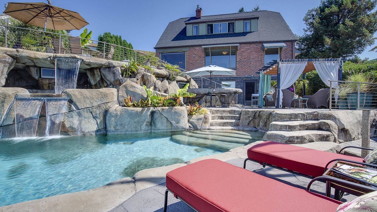 Bremerton House | Your Own Private Urban Oasis