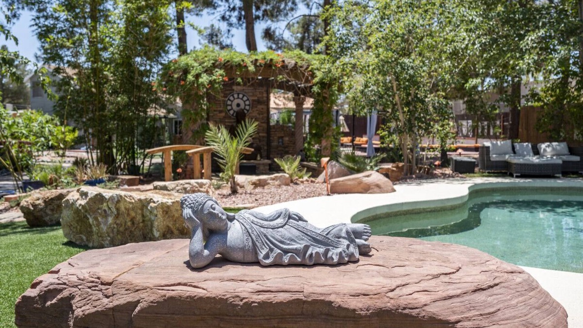 Las Vegas Apartment | Your Own Resort Close to the Strip