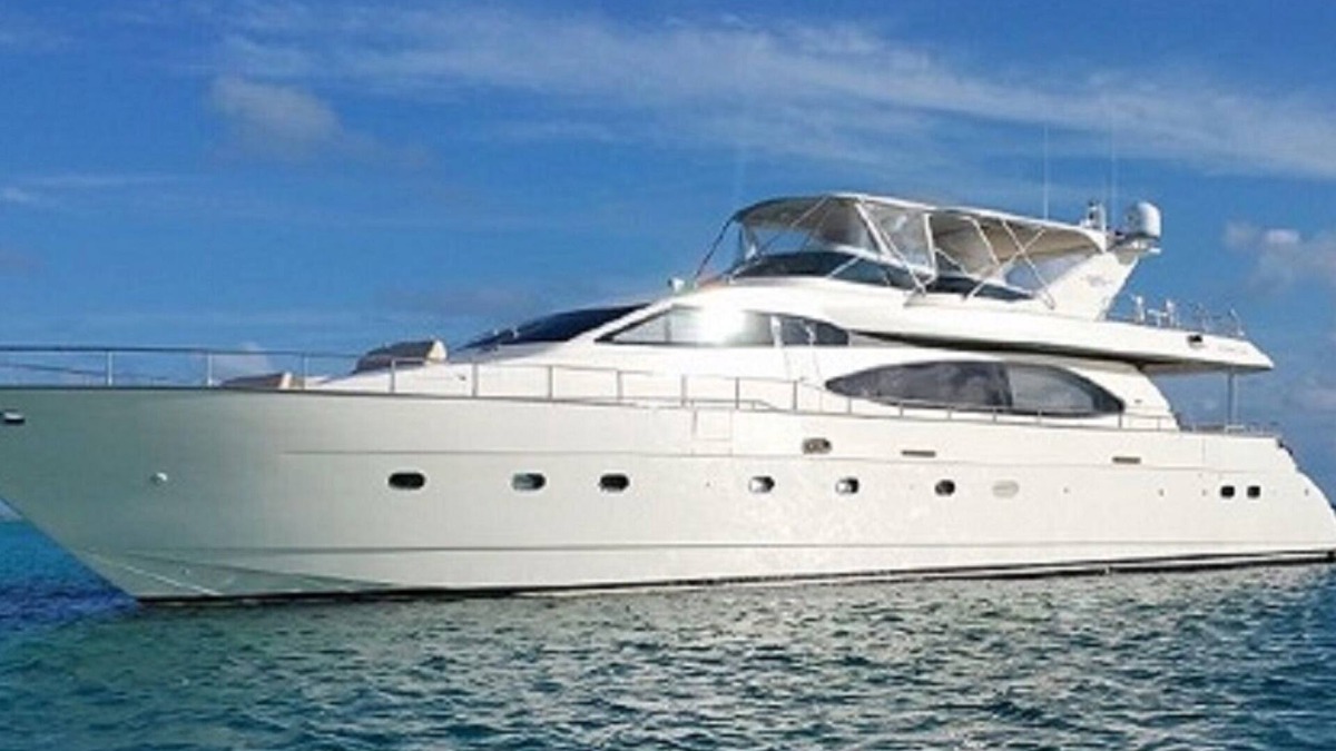 Puerto Juarez Boat Rental | Your own yacht in the mayan Riviera, for you to enjoy the