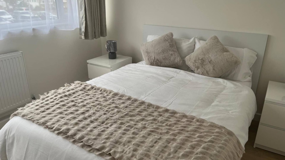 Selhurst House | Your perfect Croydon base- Newly renovated, Ultra convenient 2 bedroom house