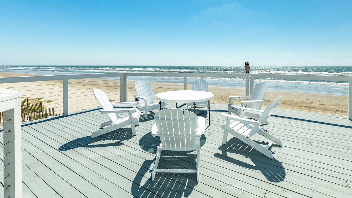 Pirates Beach House | Your pineapple under the sea awaits! Beachfront, Huge Deck, Beach Equip & More