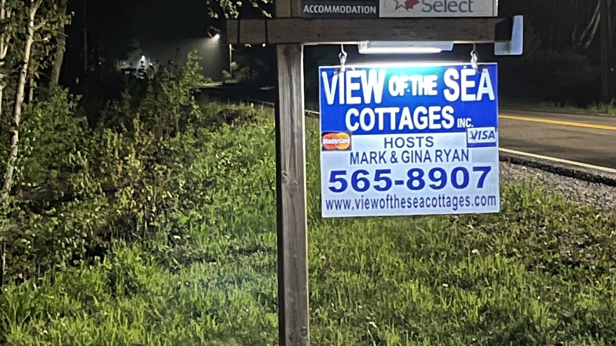 Big Bras d'Or Cottage | Your private beach is waiting for you, Bras d' Or Lake, Cape Breton