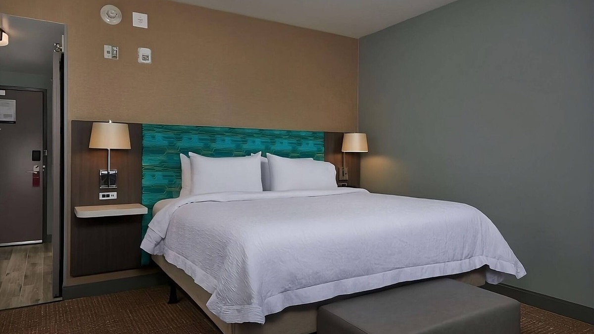 Sherwood - Tualatin North Hotel | Your Private Escape! Free Breakfast, Indoor Pool, Free Parking, Pets Allowed!