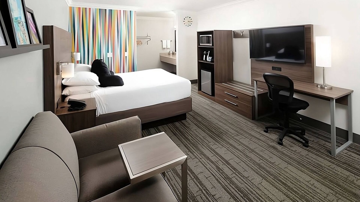 Temecula Hotel | Your Relaxing Getaway Near Old Town Temecula, Lake Skinner and Wine County!