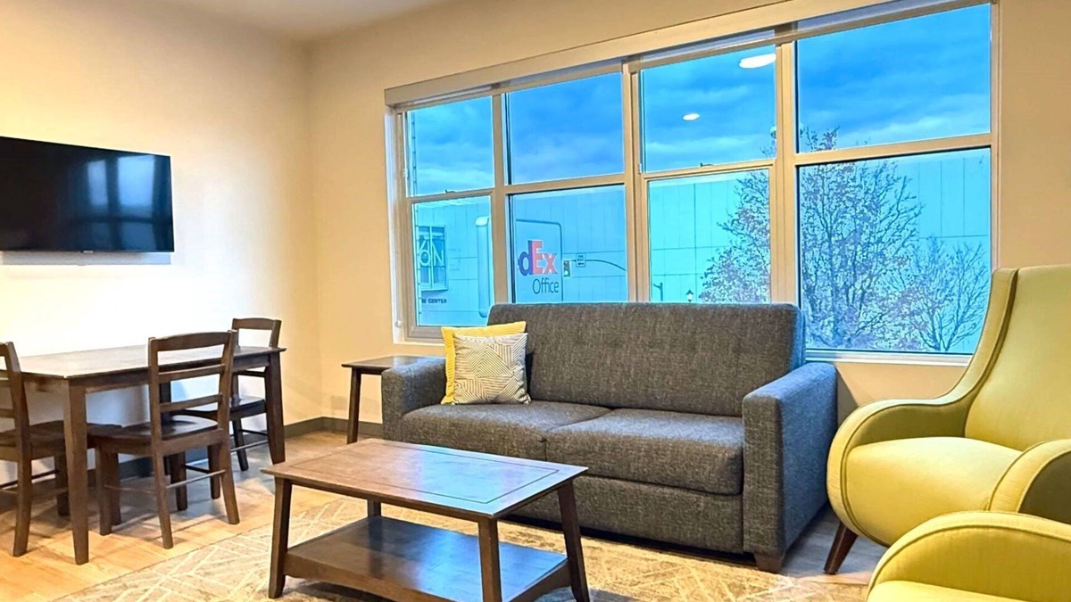 Riverside Apartment | Your Remarkable 2 Bed Travel Apartment Near Riverpark Square Mall