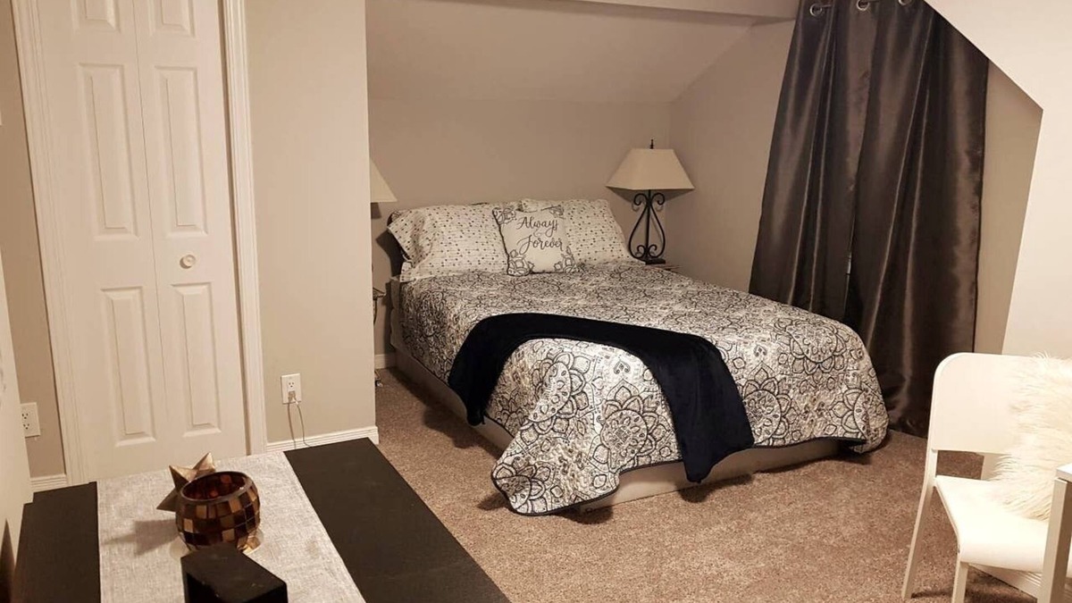 Sarnia House | Your Sarnia "City Cottage" is waiting for you!