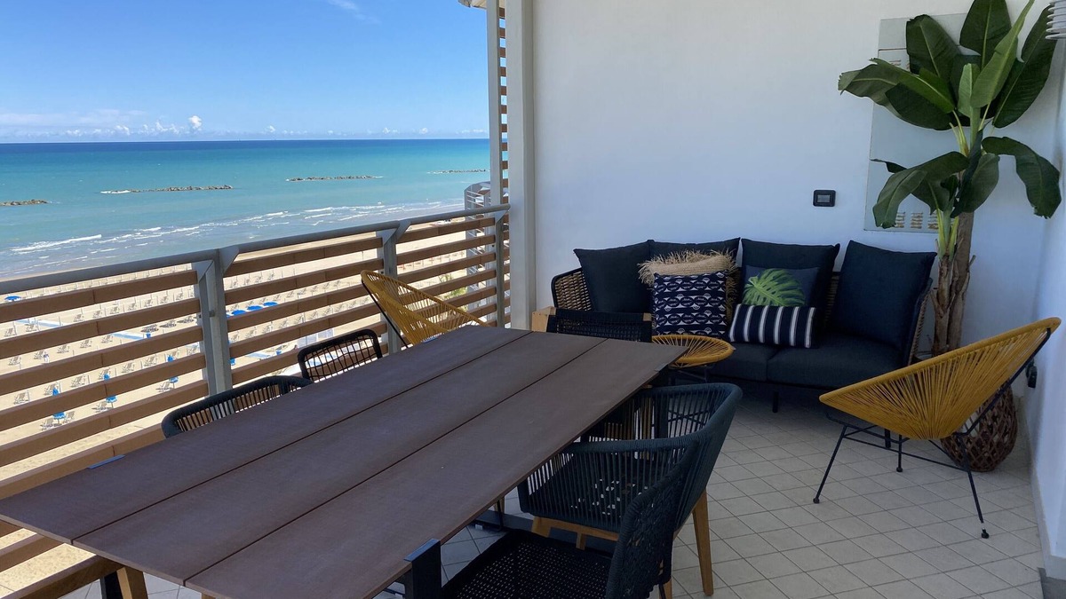 Roseto degli Abruzzi Apartment | Your Seafront Terrace-25 mt from the beach-Wifi-Gas Barbecue - 5 stars