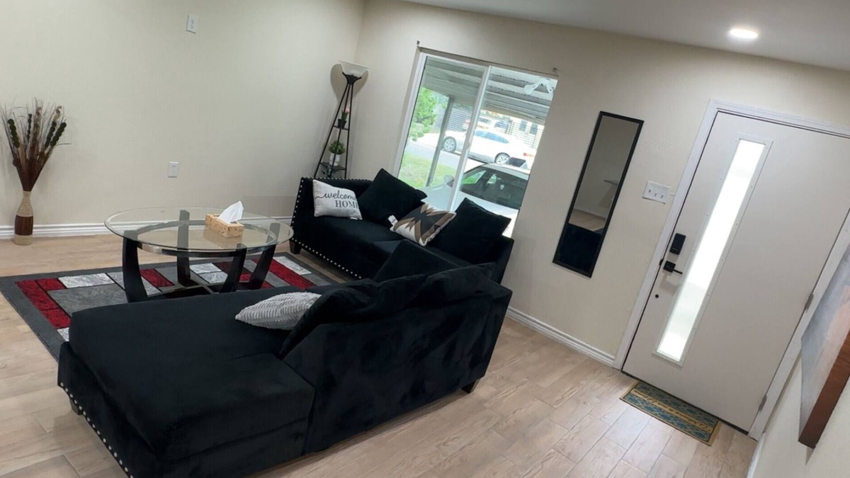 Northside House | Your Stylished 4-Bedrooms, 2 Baths Home in Fabulous Houston
