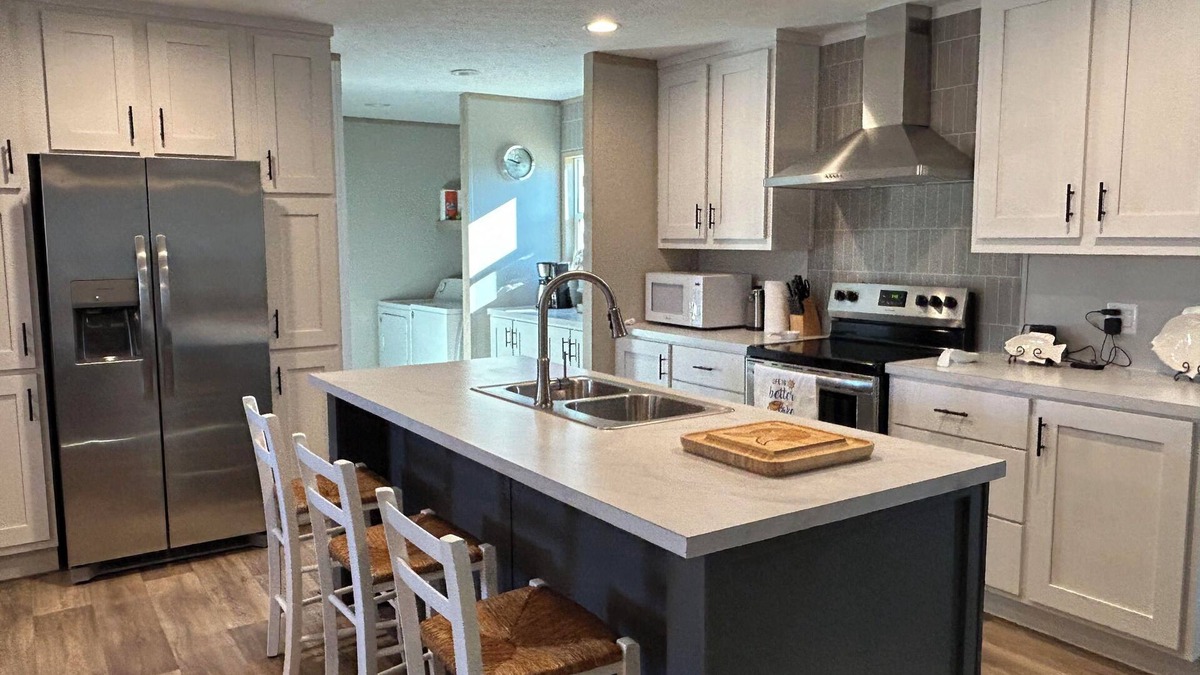 Negreet House | Your Toledo Bend Lakefront Home – Neighborhood Boat Launch Just Next Door