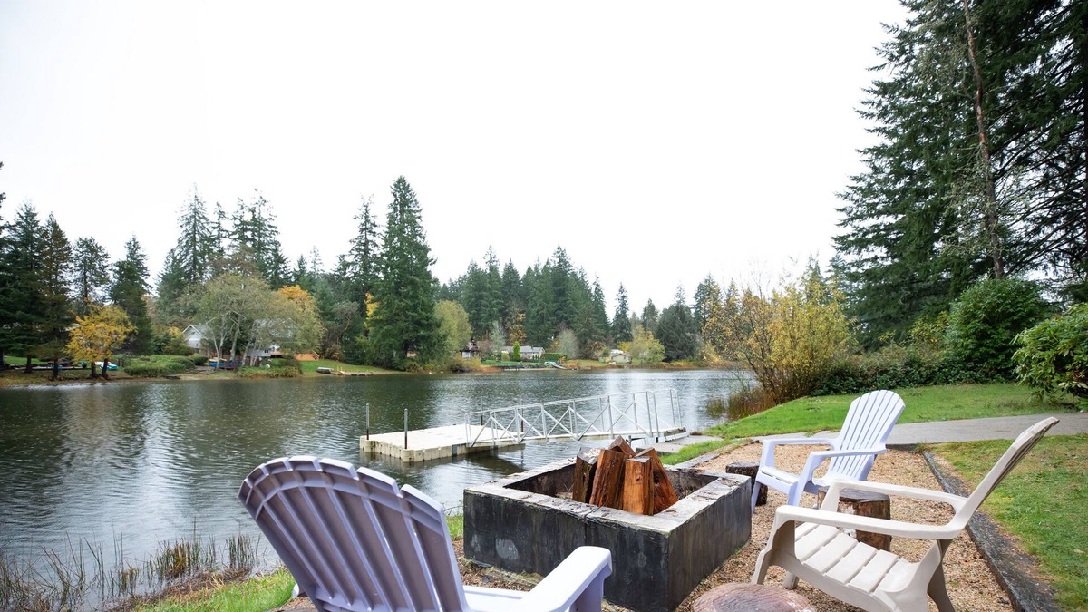 Burley House | Your Ultimate Waterfront Getaway!