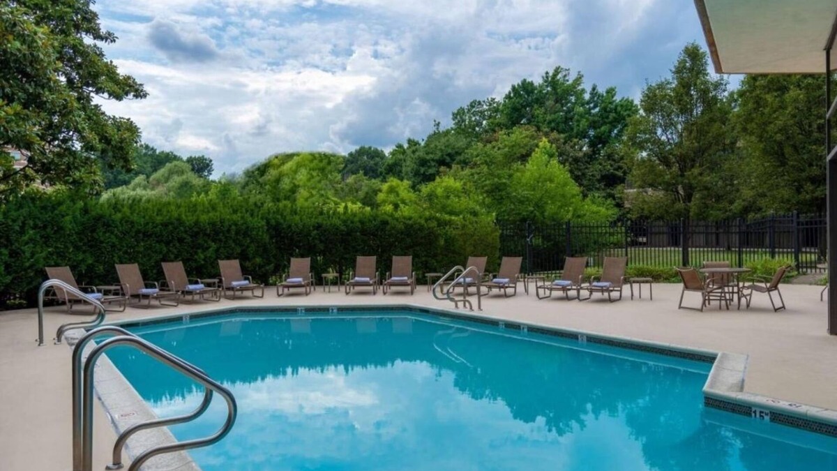 Alexandria West Hotel | Your Urban Getaway! 3 Relaxing Units, Indoor and Outdoor Pool, Pet-friendly!