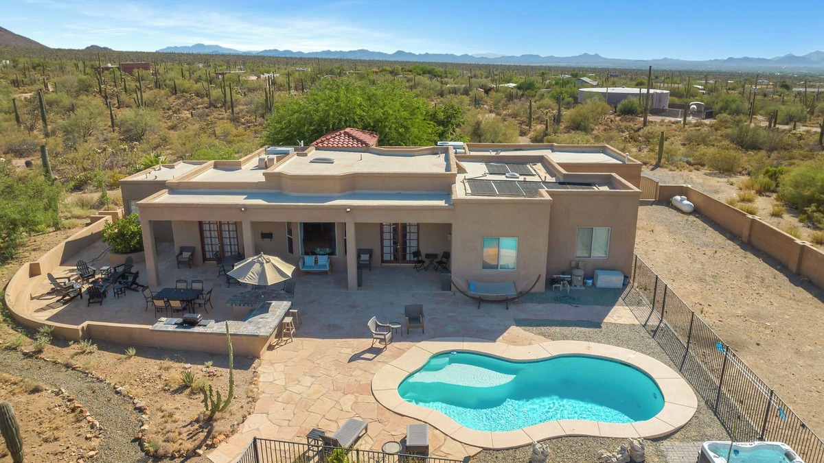 Picture Rocks House | YOUR VACATION AWAITS! Luxury home-Majestic views, Pool ,Hot tub. Summer discount