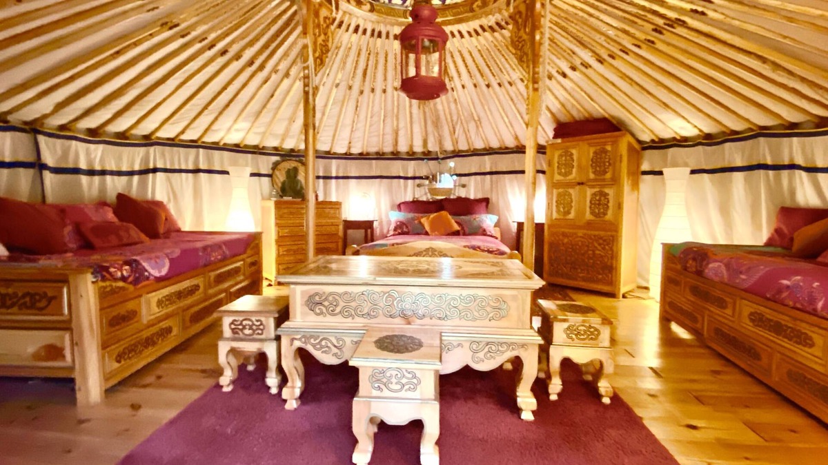 Saint-Antheme RV Rental | Yourte Supérieur 4 place