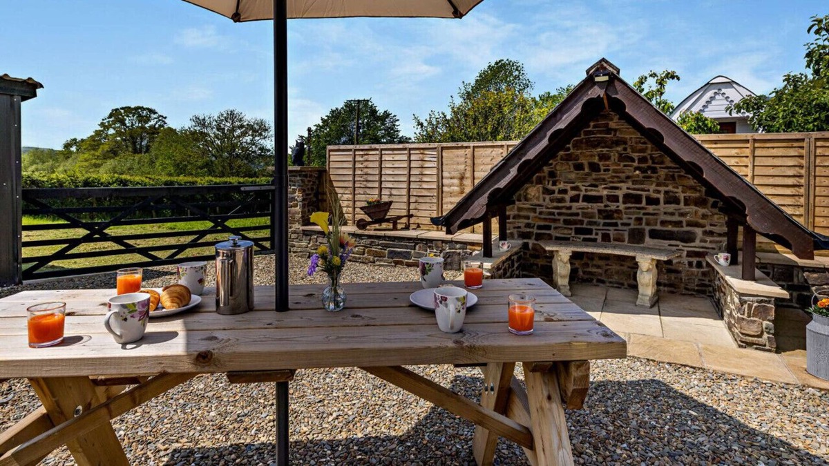 Llanilar House | Yr Annexe Mermur y Nant