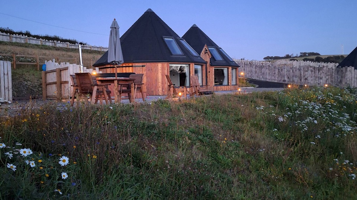 Cribyn Cottage | YR AWEN - INSPIRATION, romantic, luxury holiday cottage in Lampeter